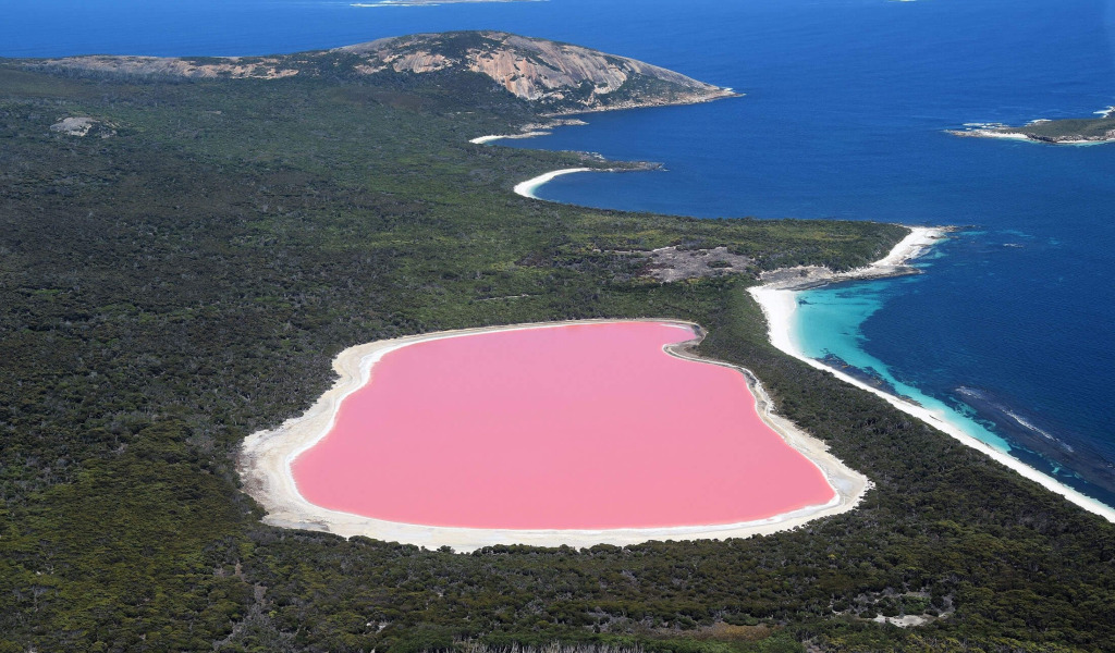 Lake Hillier of Western Australia